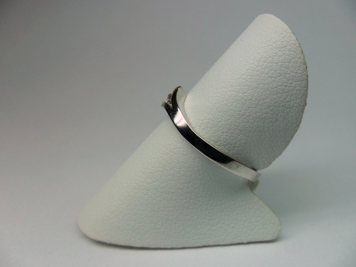 Gebogen V-Spleet Ring Smal Bicolor 0.08 crt.